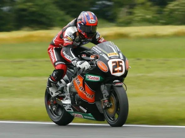 joshua brookes pole knockhill britishsuperbike