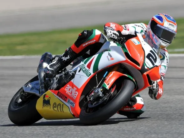 leon camier apriliarsv4 action