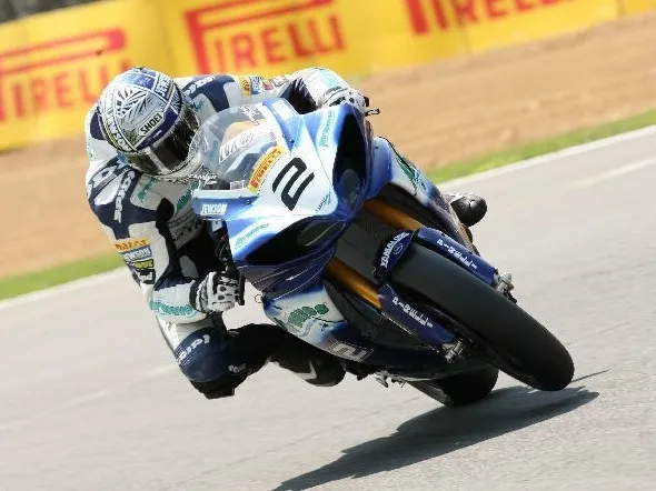 leon camier race2 bsb brands hatch