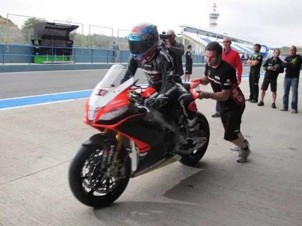 marco melandri aprilia rsv4 test 2