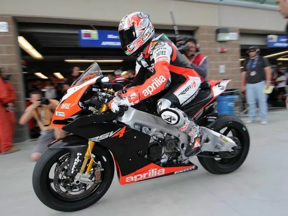 max biaggi box aprilia superbike1