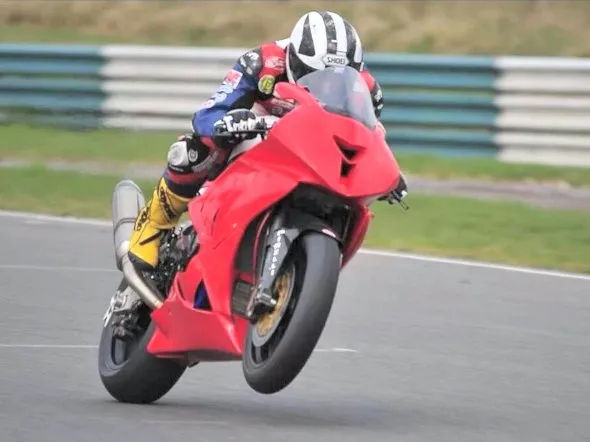 michael dunlop test bmw s1000rr