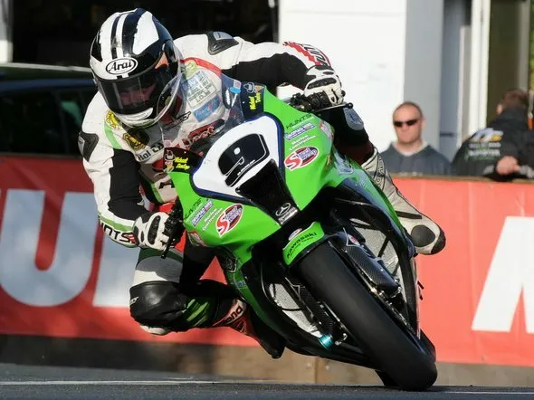 michael dunlop tt 2011 sbk