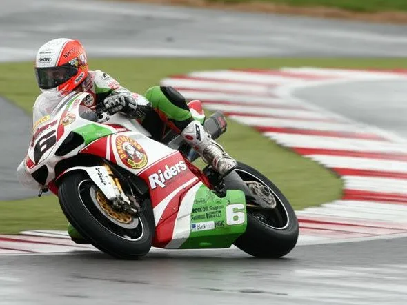 michael rutter race1 silverstone bsb 2010
