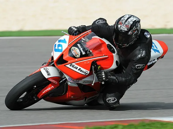 mitchell pirotta test portimao wss 2011