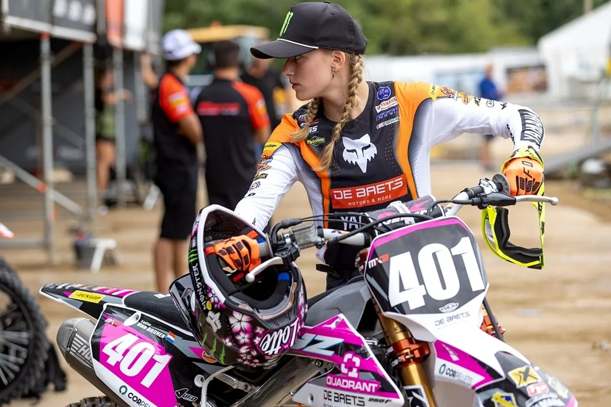 Spettacolo Lotte van Drunen: una ragazza a punti nel Mondiale MX2
