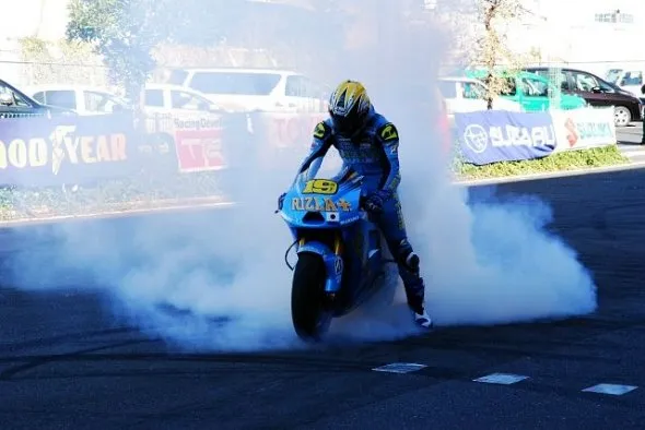 nobuatsu aoki suzuki gp 2