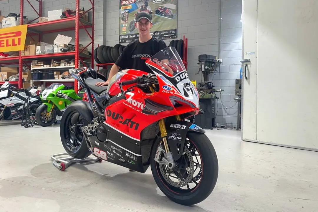 oli bayliss ducati v4 r