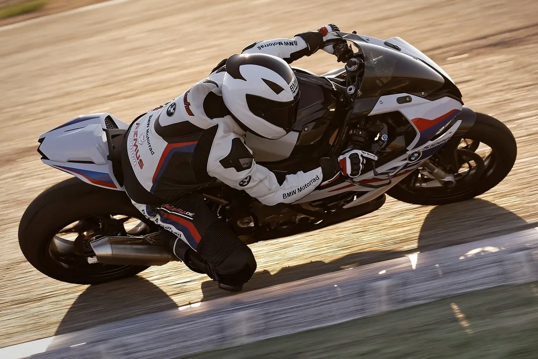 p90327343 highres the new bmw s 1000 r11