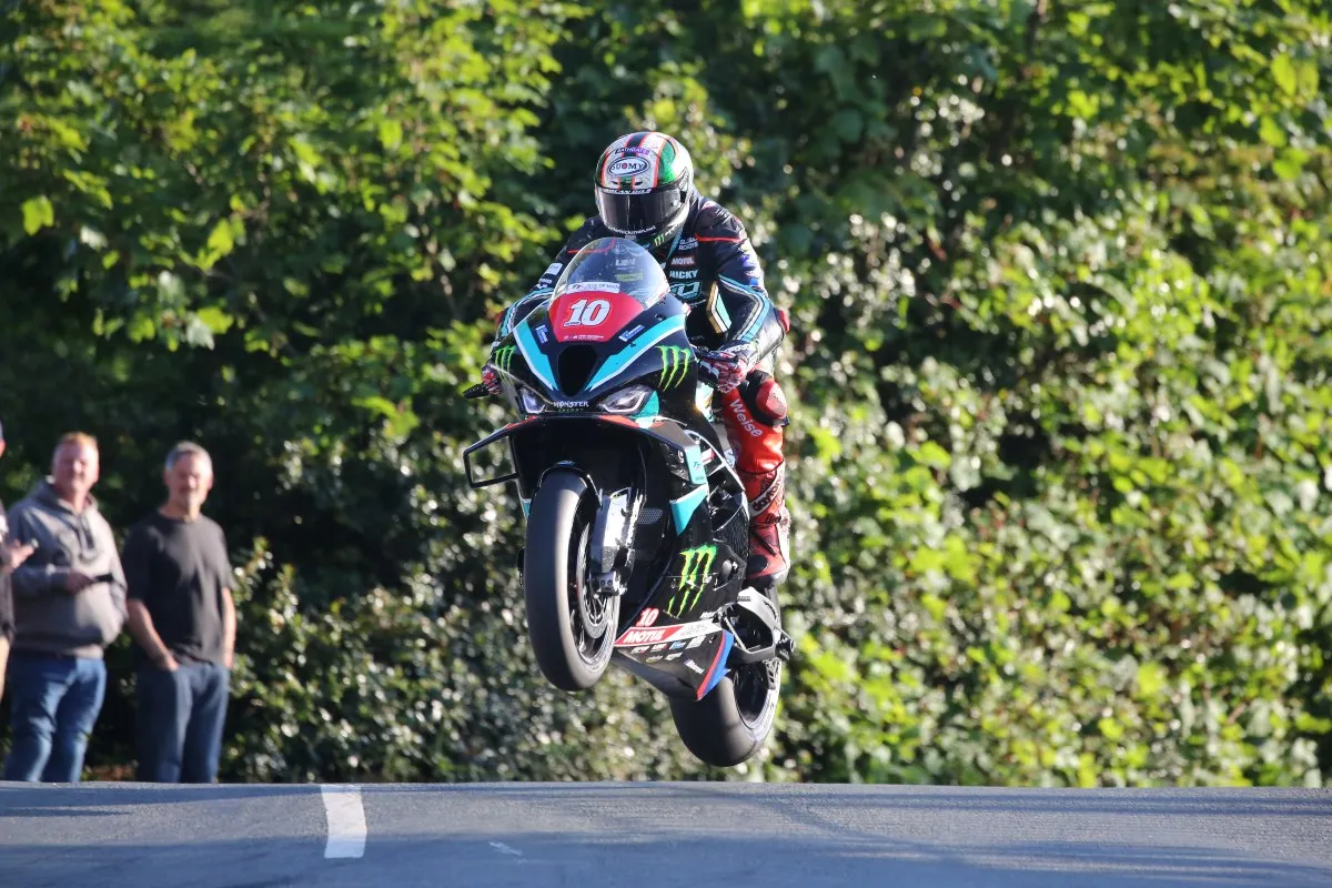 peter hickman superstock tt race 1 2023