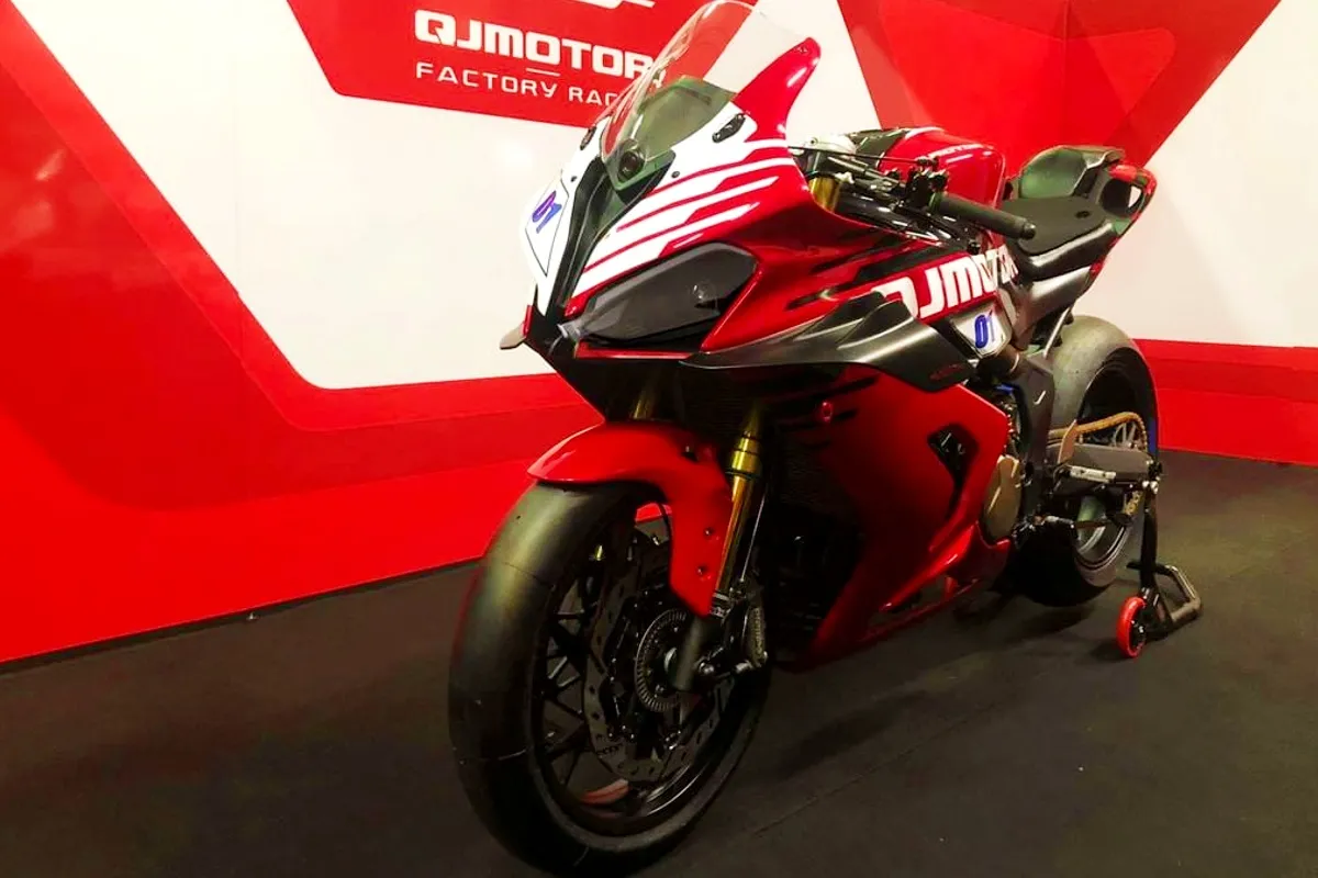 qj motor factory racing team bike world supersport 2024