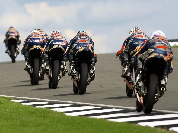 red bull rookies cup donington battle 2009