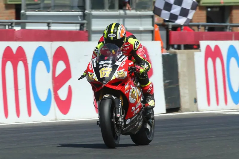 shane byrne race1 snetterton 2017