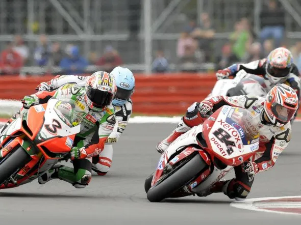 silverstone superbike race1