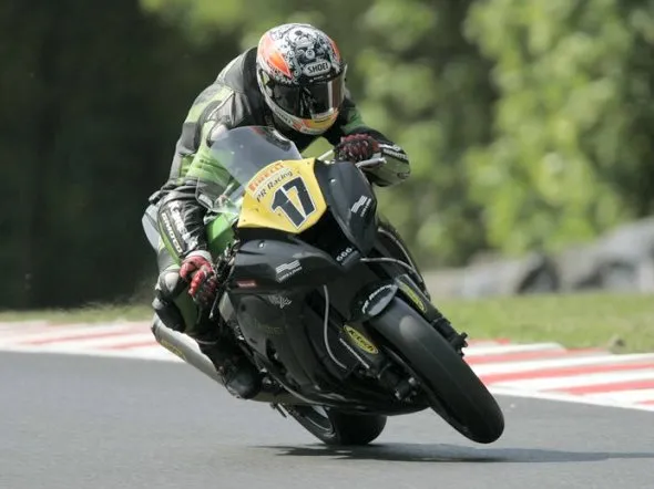 simon andrews pr racing oulton park 2011