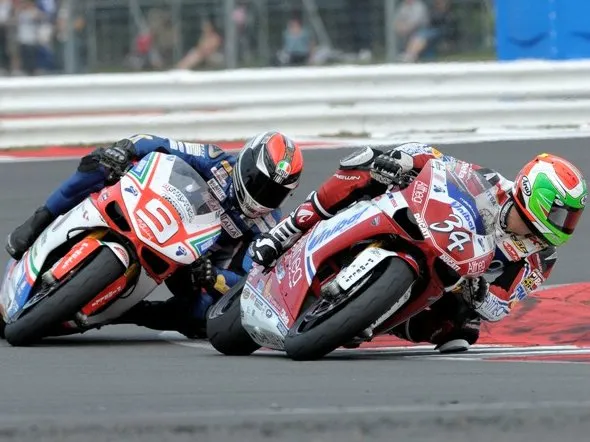 stock1000 silverstone 2011 giugliano petrucci
