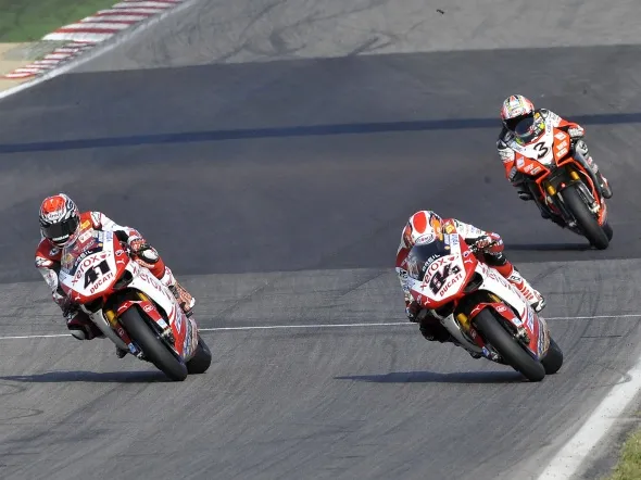 superbike battle imola 2009