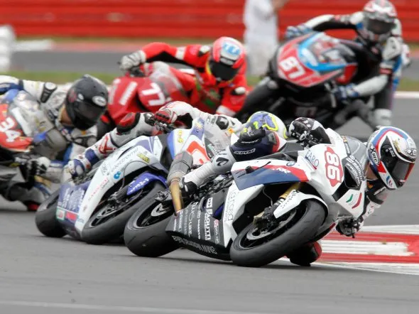 superstock1000 brno battle badovini antonelli