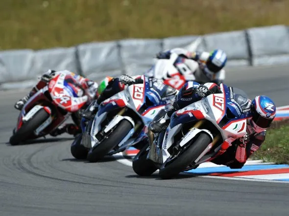 superstock1000 silverstone 2011 preview 1