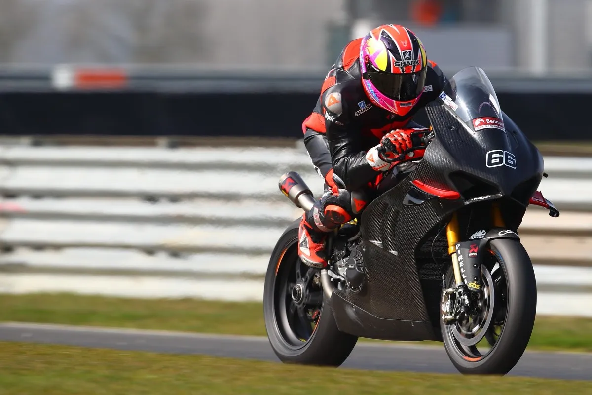 tom sykes test snetterton 2022