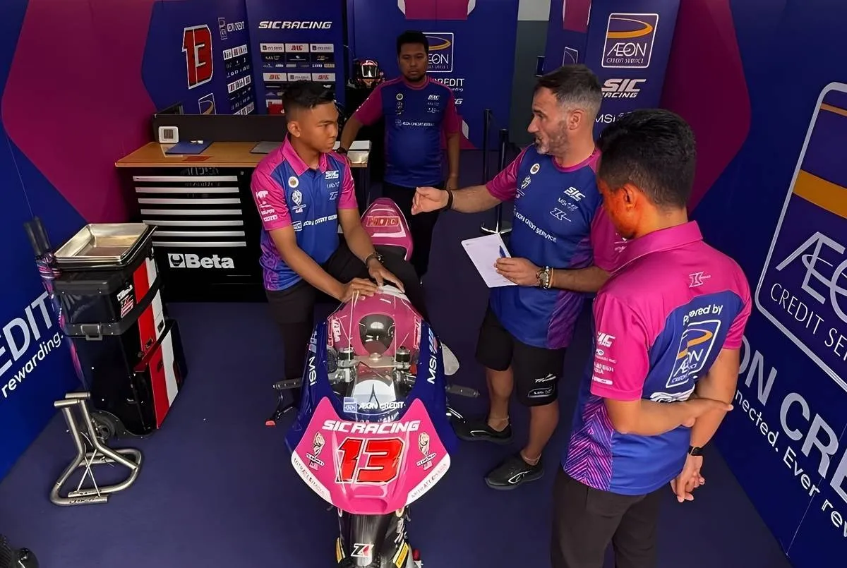 Moto3 Sepang, giorno 1: Hakim Danish esalta i suoi tifosi, italiani che fatica...