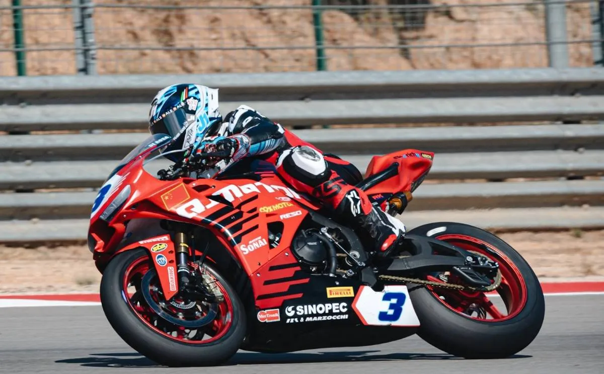 Supersport Estoril, Prove 1: QJ Motor, la cinese alza i giri