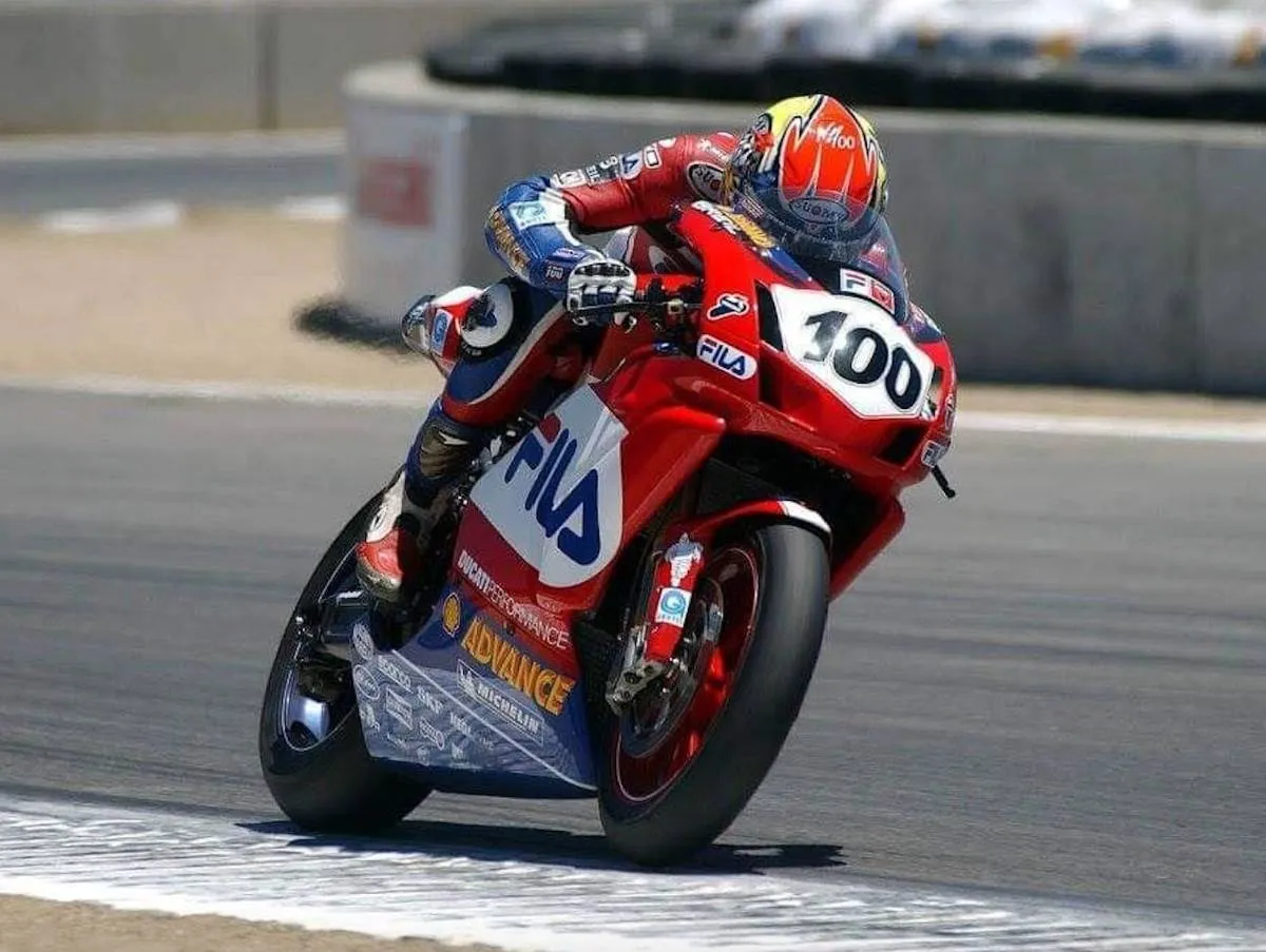 Ducati 999, da “eretica” a icona: la superbike discussa che oggi conquista i collezionisti