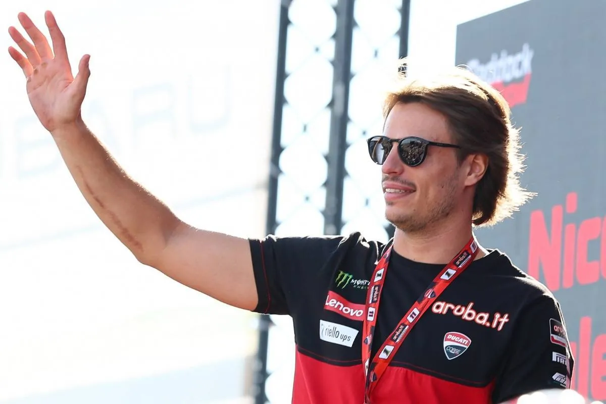 Superbike, Bulega non molla: a Estoril attacco totale