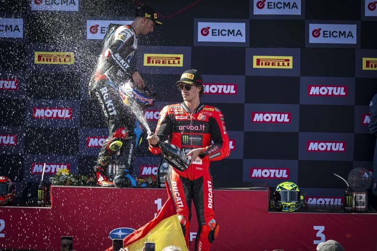 Superbike, Bulega risponde alla polemica di Toprak: "Fa sorridere"