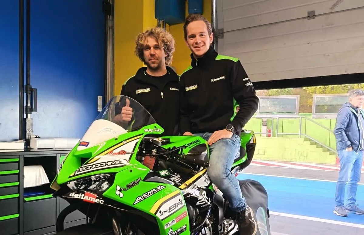 Black Flag Kawasaki porta Glenn van Straalen nel CIV Supersport