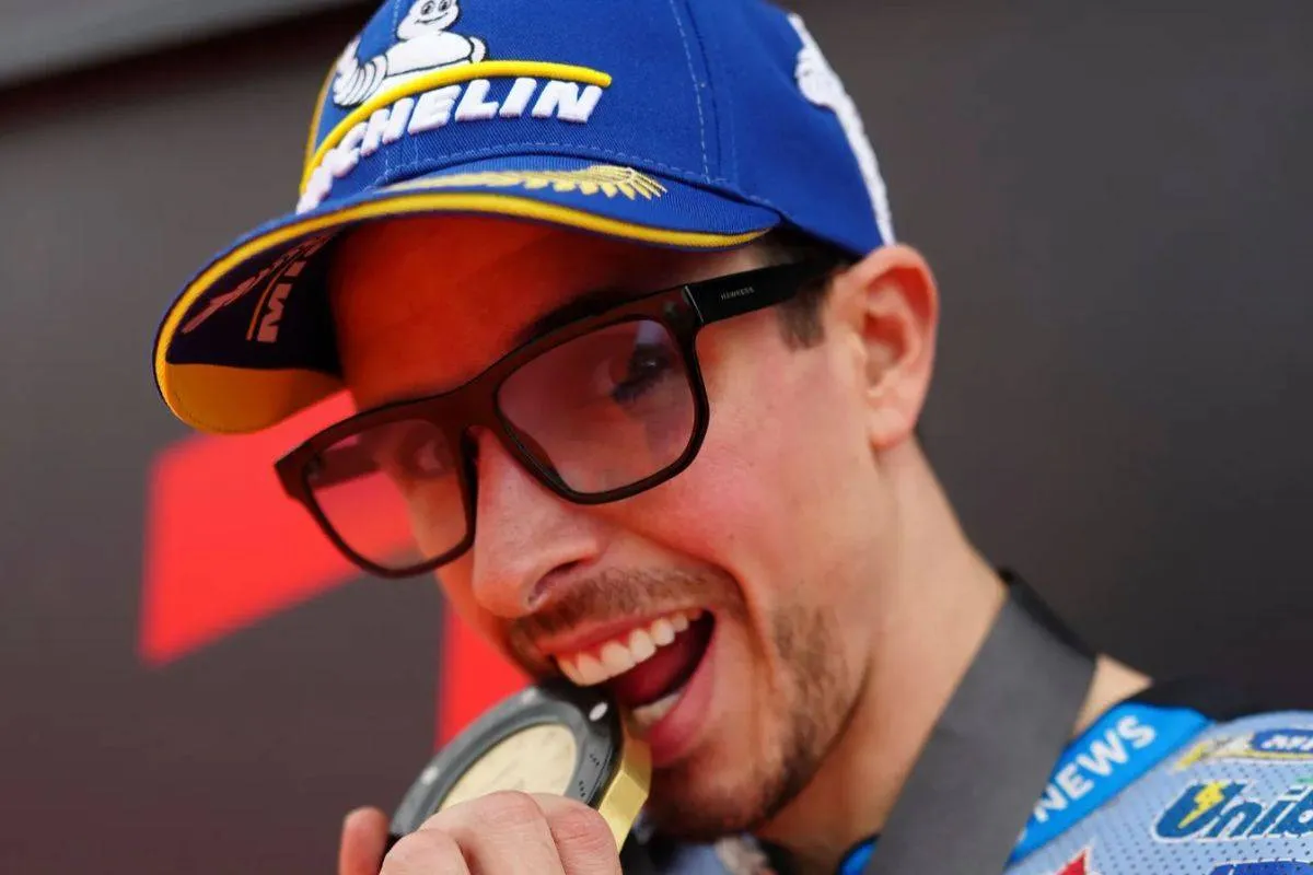 Alex Marquez pilota Gresini MotoGP trionfante dopo la Sprint a Valencia