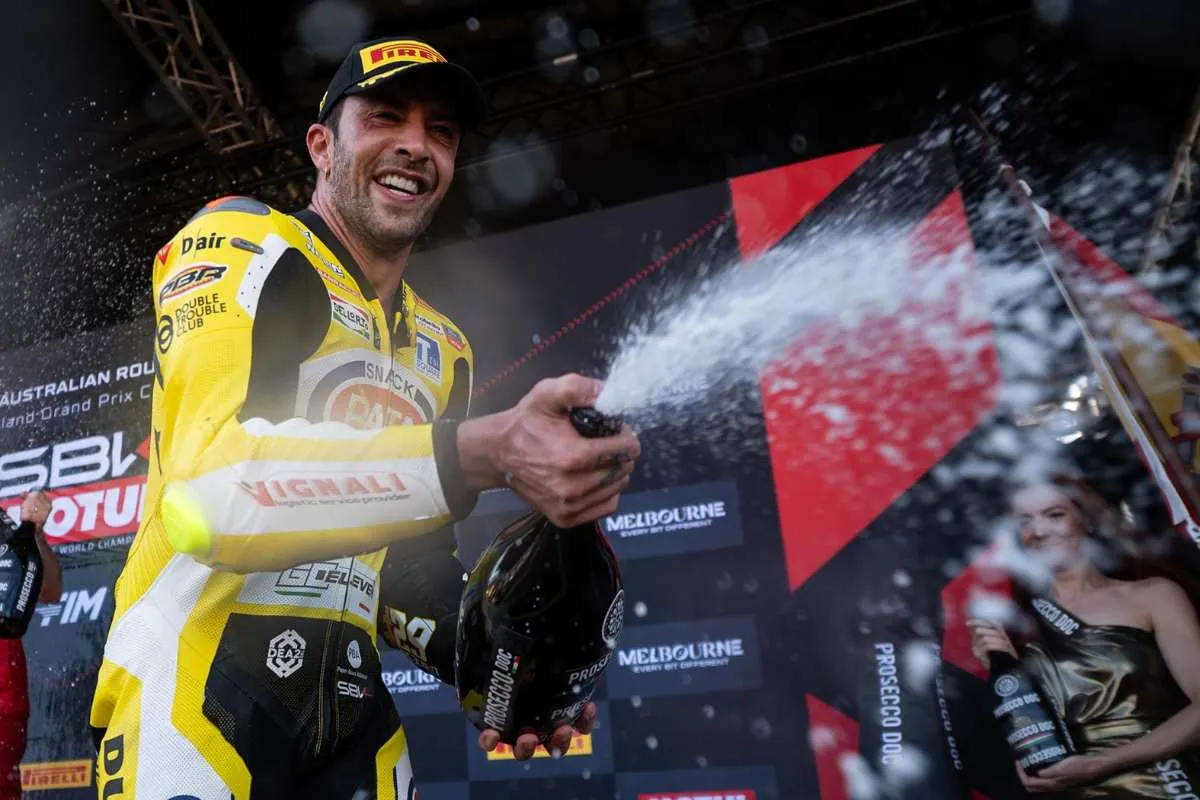 Andrea Iannone pilota Superbike