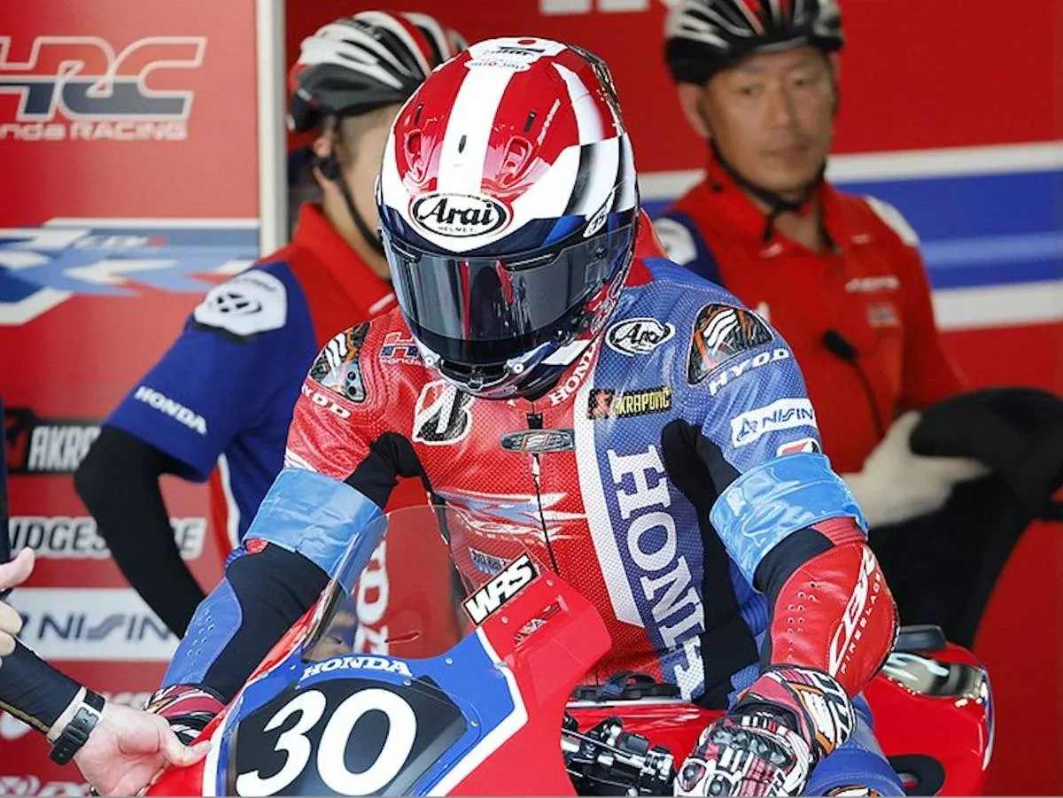 Arai, eccellenza giapponese: livrea HRC per l’RX-7V EVO e replica off-road Van Beveren a Eicma