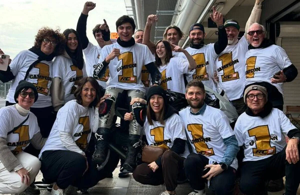 Apoteosi tricolore: Filippo Orlandi e RC113 Reparto Corse in trionfo in Copa de España