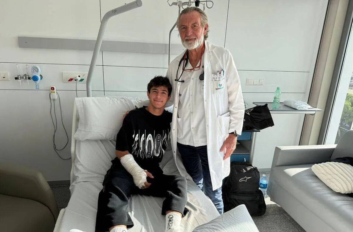 Moto3, Rueda è tornato in Spagna: l'intervento alla mano e come procede il recupero