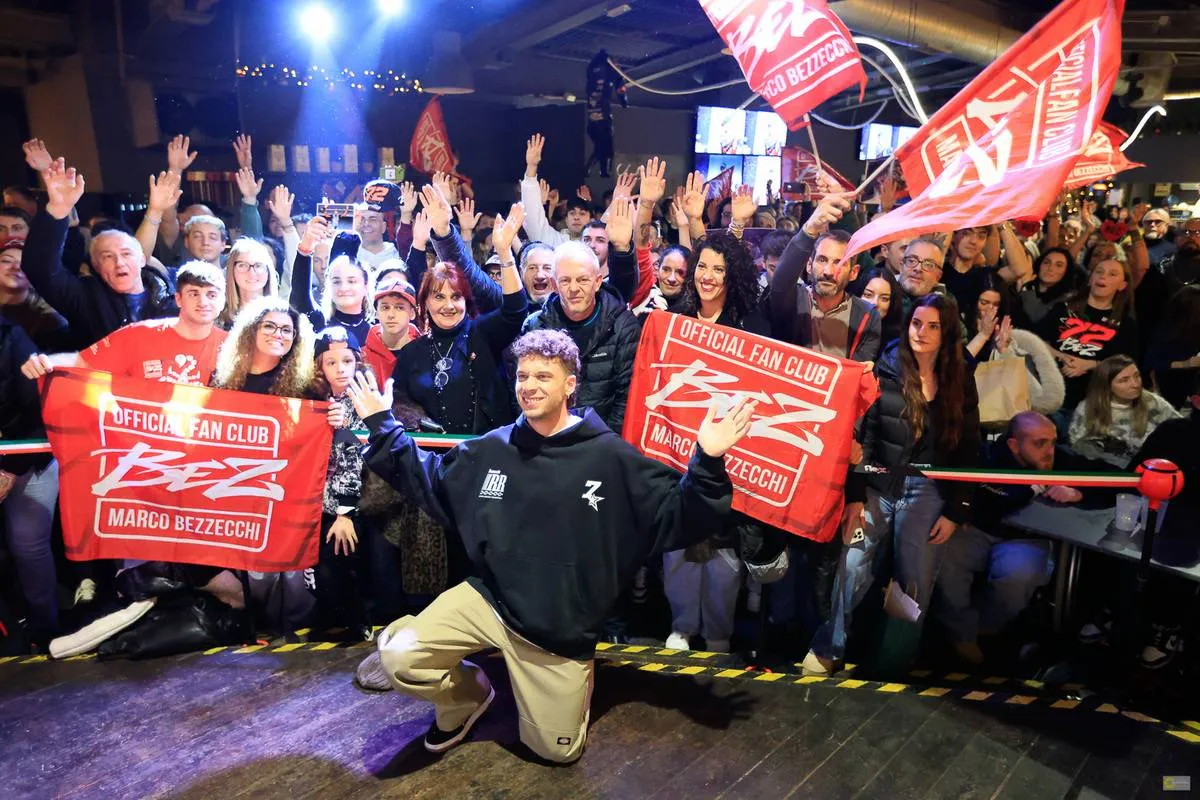 Marco Bezzecchi, è qui la festa? L'abbraccio dei tifosi (e di Aprilia) a Rimini