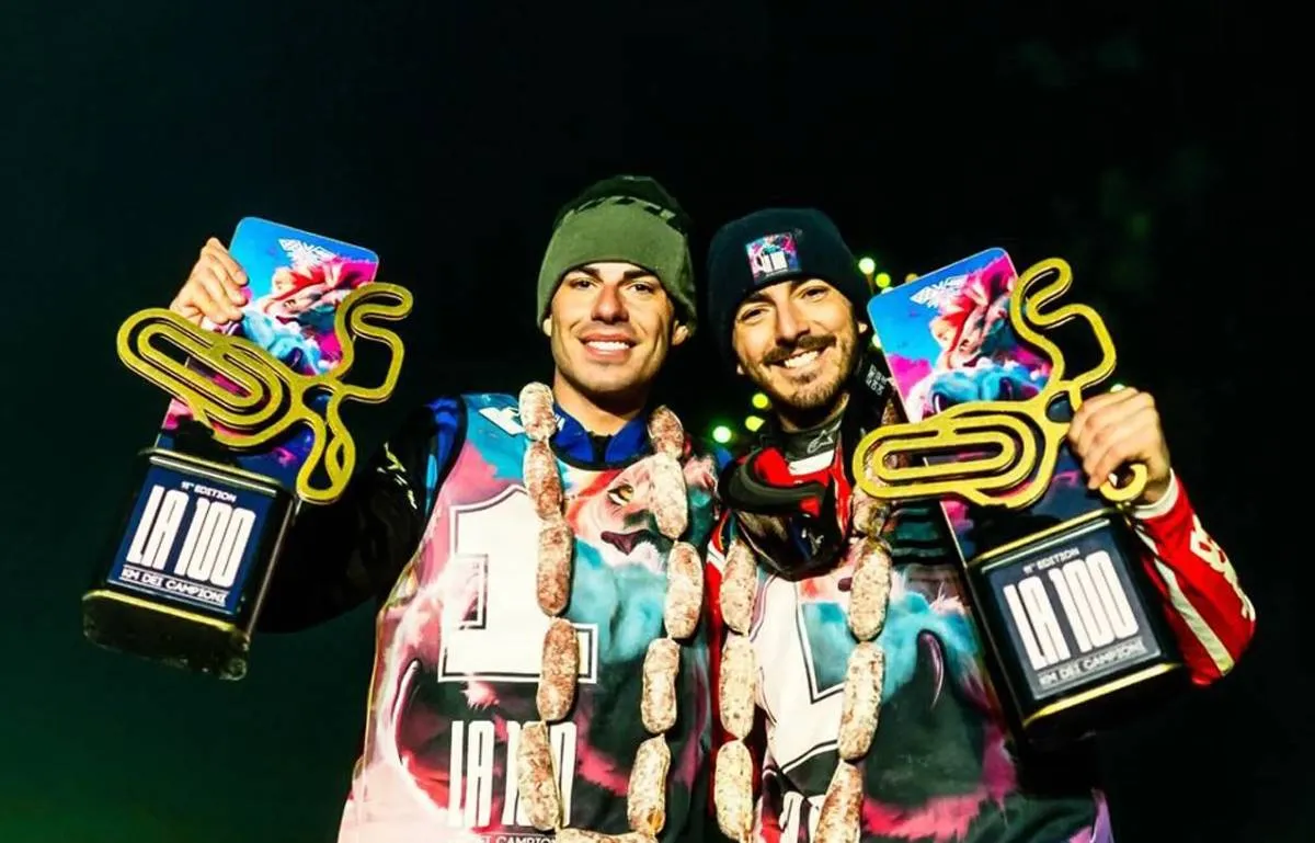 Premiazioni alla 100 km di Valentino Rossi