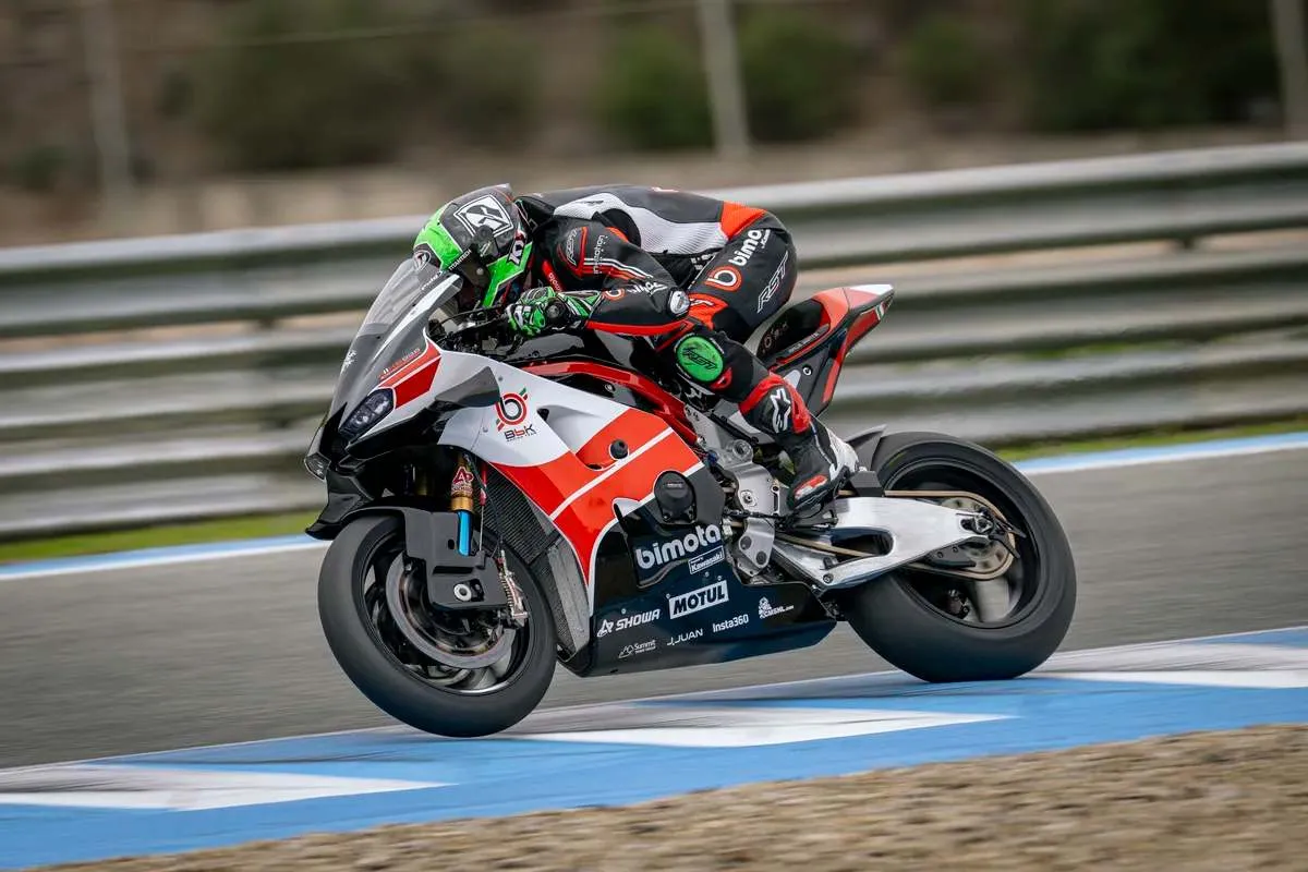 Alex Lowes pilota Bimota Superbike SBK nel Jerez Test