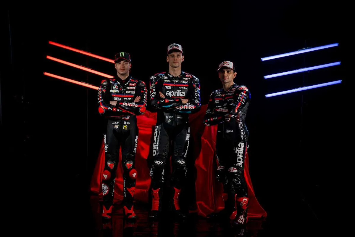 Jorge Martin con Lorenzo Savadori e Marco Bezzecchi piloti Aprilia MotoGP