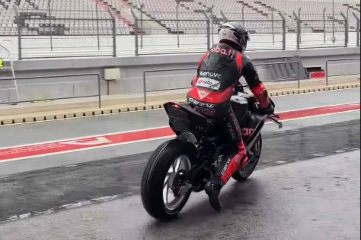 Nicolò Bulega pilota Aruba Ducati Superbike SBK nel Portimao Test