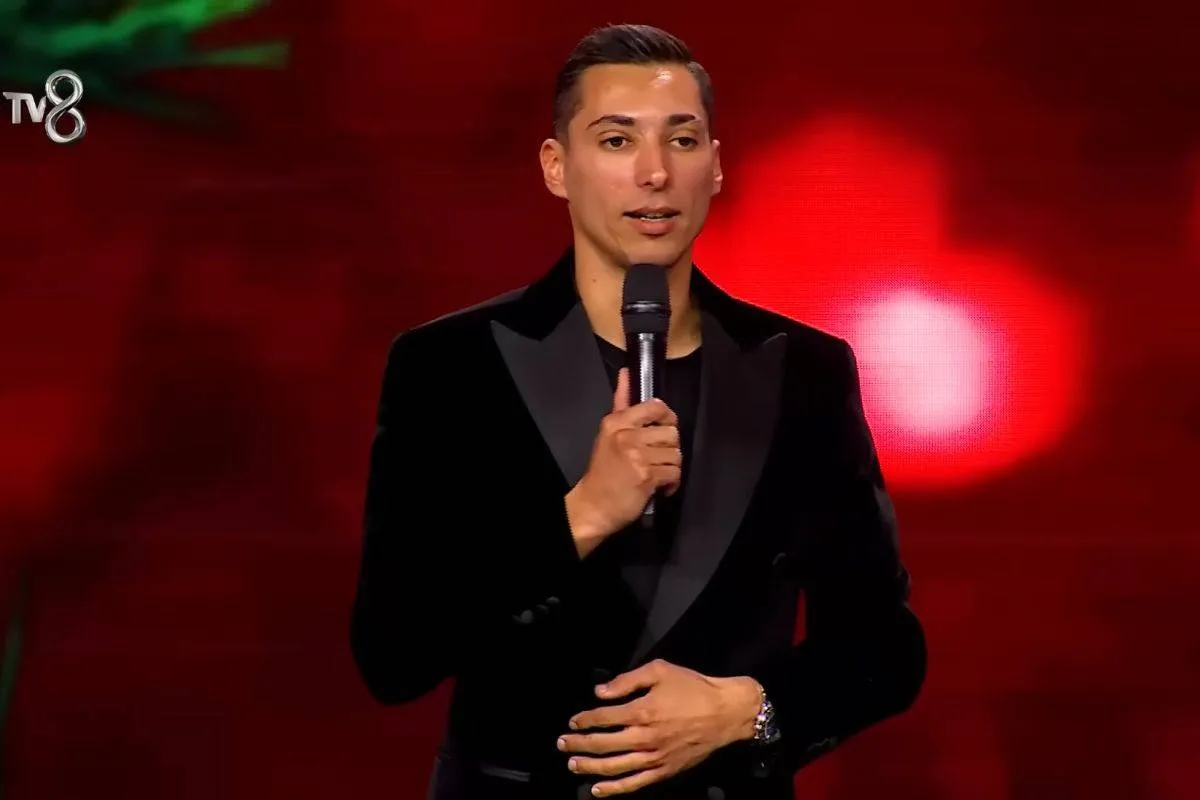 Toprak Razgatlioglu, the ultimate showman: as he awaits MotoGP, he sings and drives fans wild