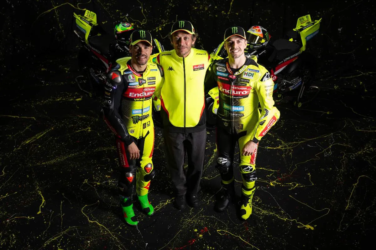 Valentino Rossi con Di Giannantonio e Morbidelli piloti Pertamina VR46 Racing Team MotoGP