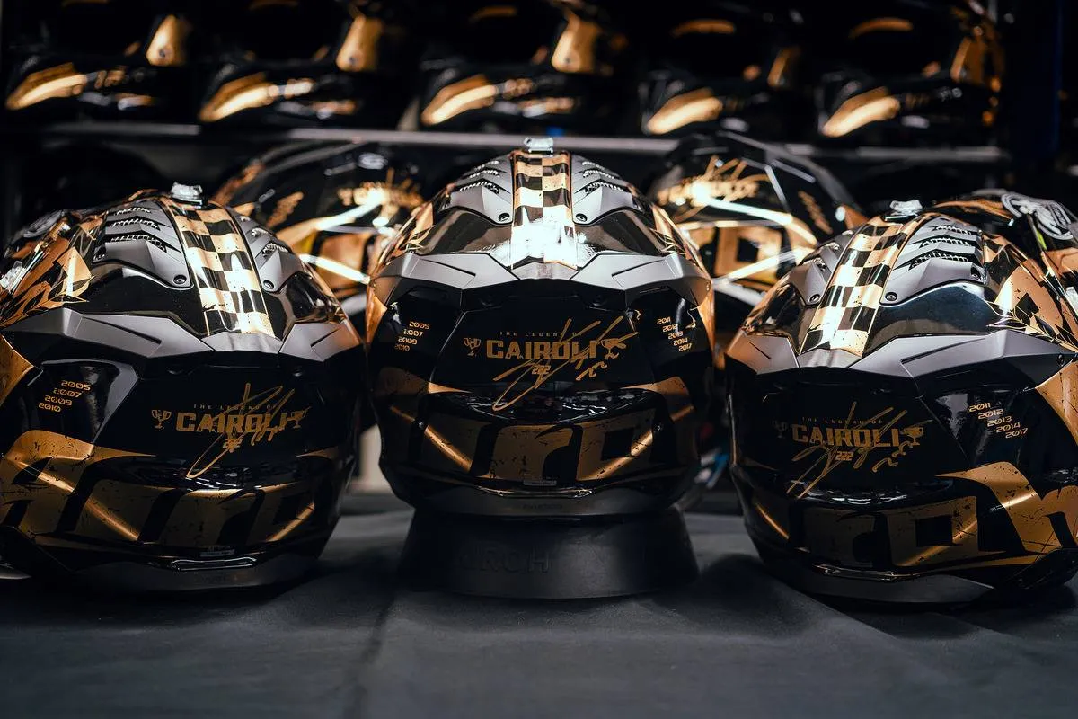 cairoli-airoh-casco-esclusivo