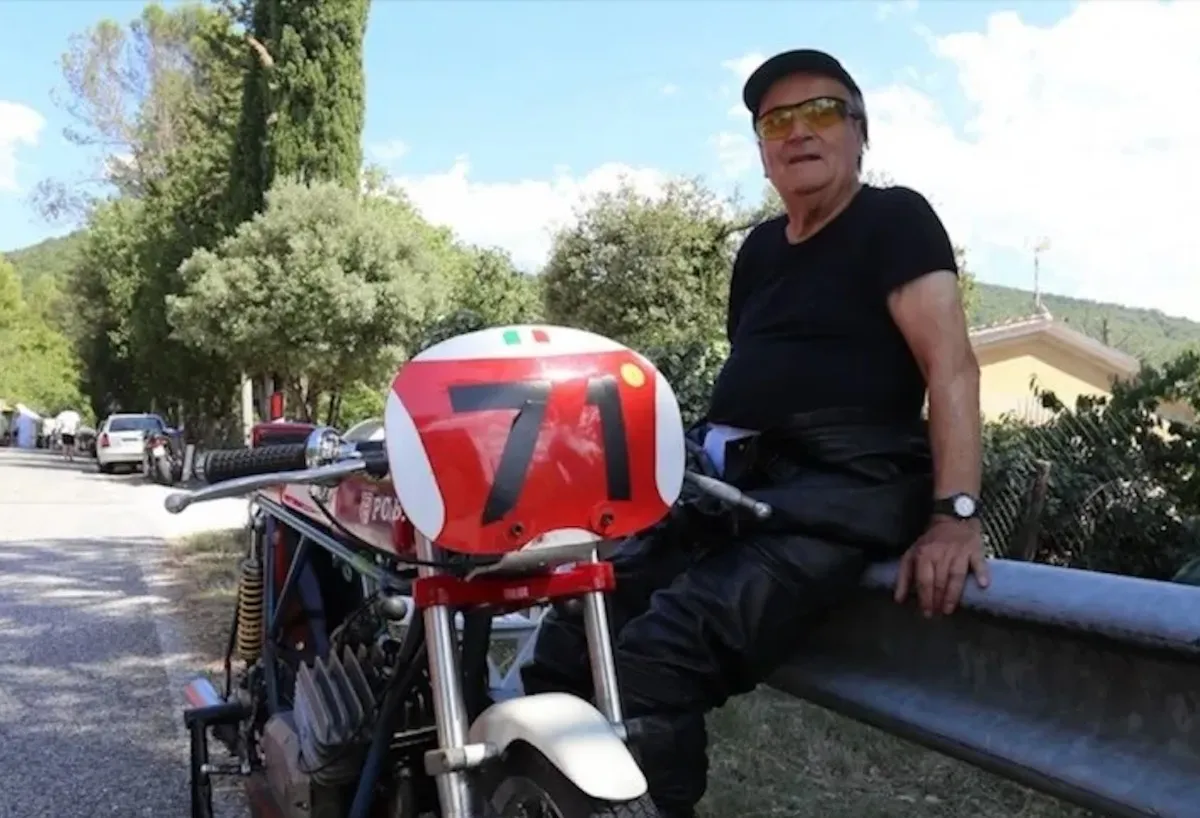 Cesare Fabbri ha gareggiato fino a 87 anni arrivando con il 50 GP smontato in auto: è morto a 93 anni, un pezzo di motociclismo che se ne va