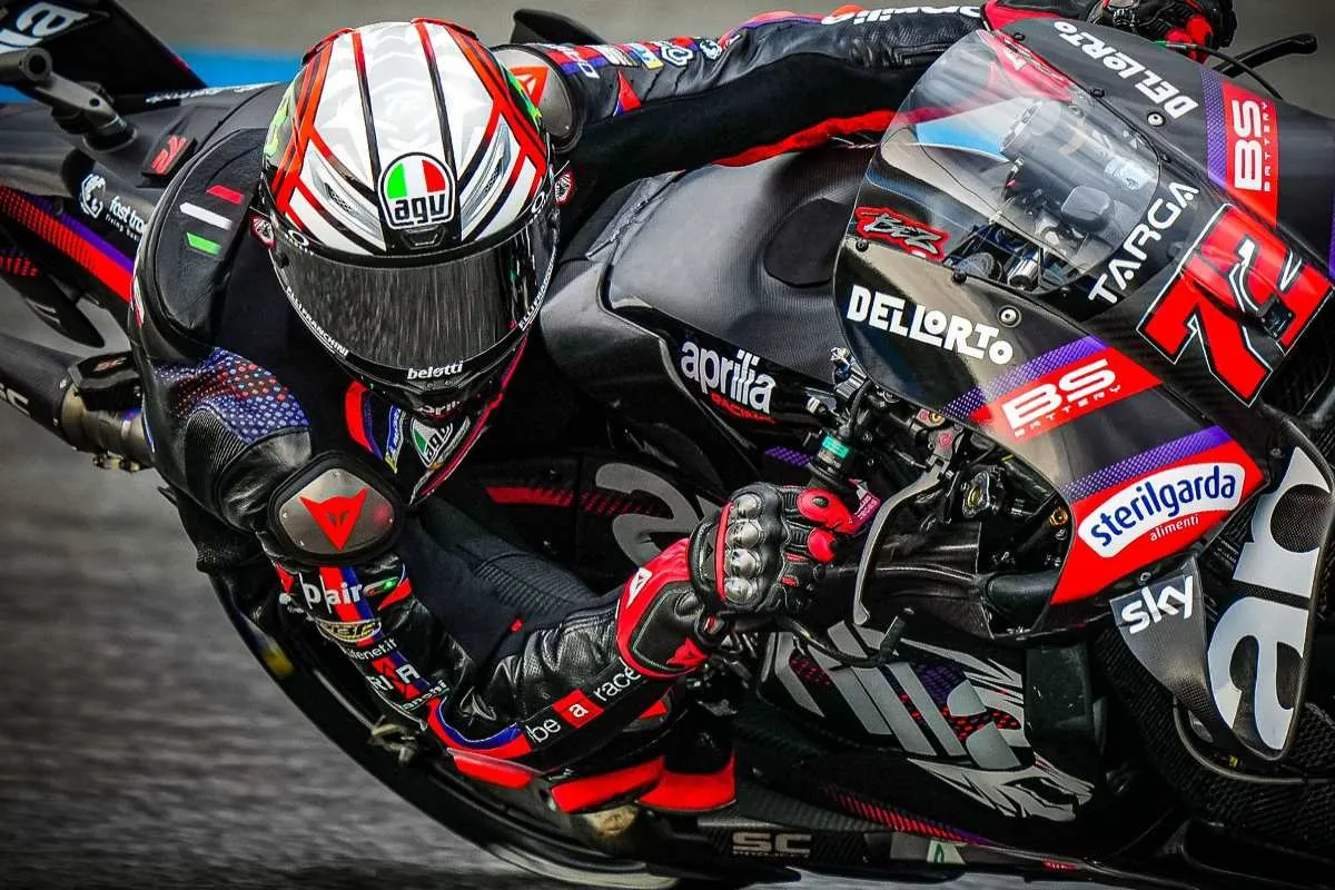 Bezzecchi can’t hide anymore, in Thailand he’s the man to beat: "I feel good as a married man"