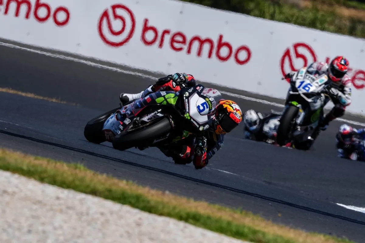 Lo spagnolo Jaume Masia ha dominato le prime due sessioni di test Supersport a Phillip Island