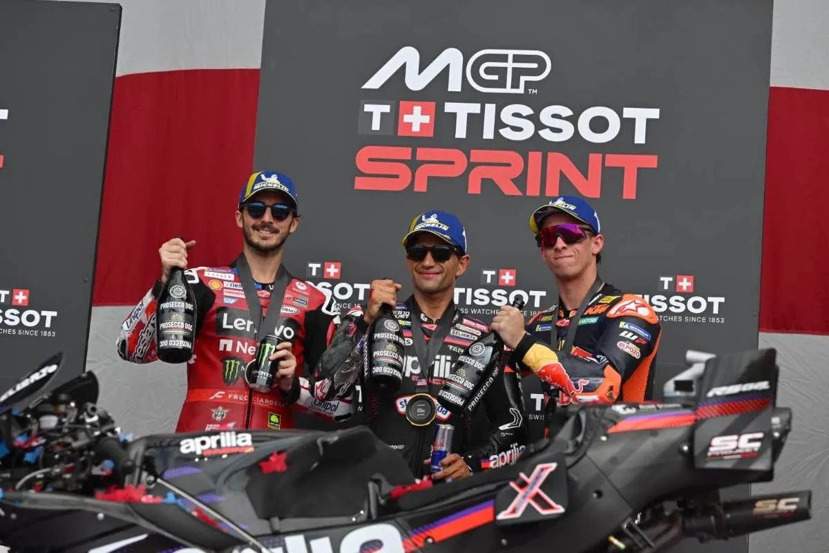 Jorge Martin con Pecco Bagnaia e Pedro Acosta sul podio Sprint MotoGP ad Austin, USA