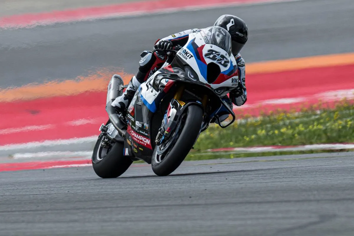 Miguel Oliveira pilota BMW Superbike guida nel Portimao Test WorldSBK