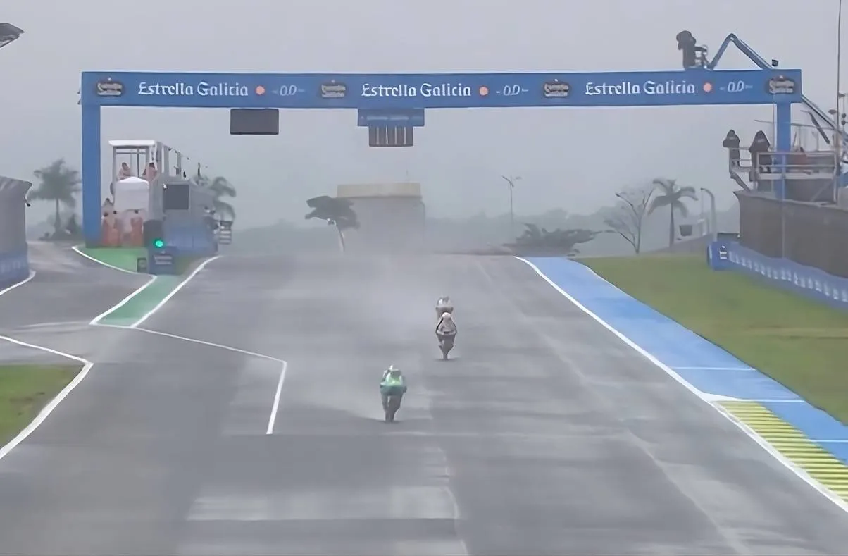 moto3-fp1-pioggia-brasile