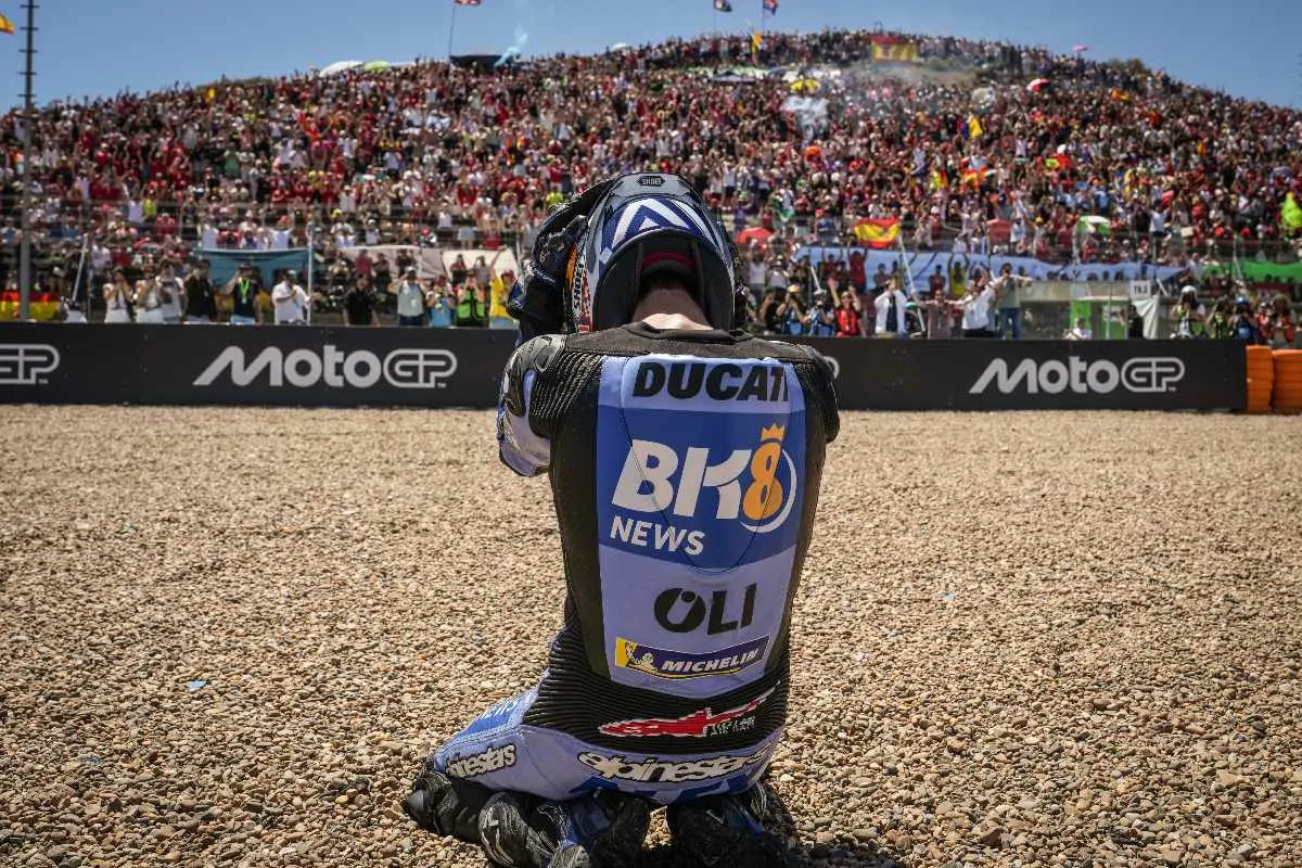 Alex Marquez pilota Gresini MotoGP dopo la vittoria nella gara a Jerez, Spagna